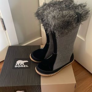 Sorel- cozy cat snow boot